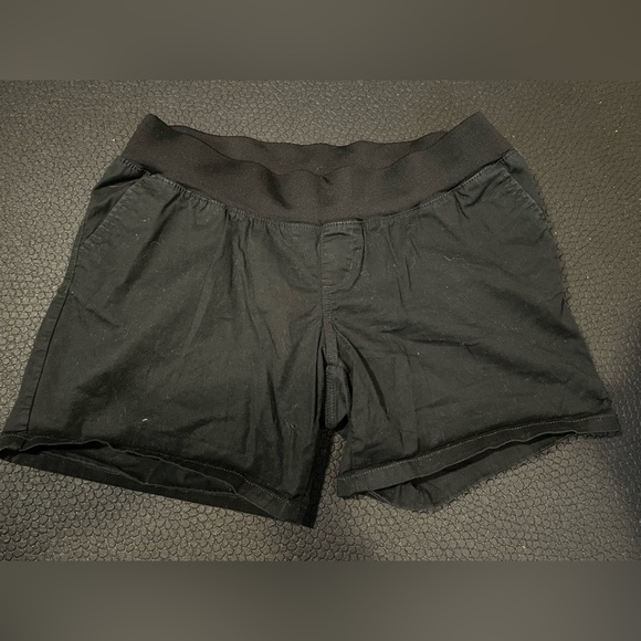 Liz Lange maternity black khaki pull on‎ shorts size medium 8–10 - Picture 1 of 5